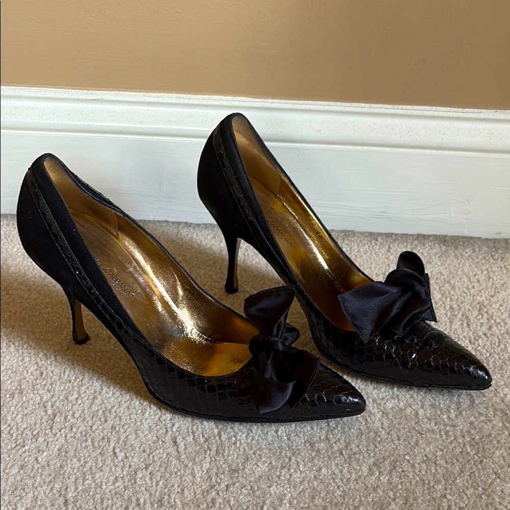 Dolce & Gabbana Suede Bow Accent Heels